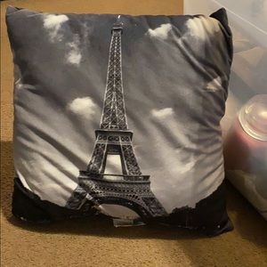 Effiel tower pillow